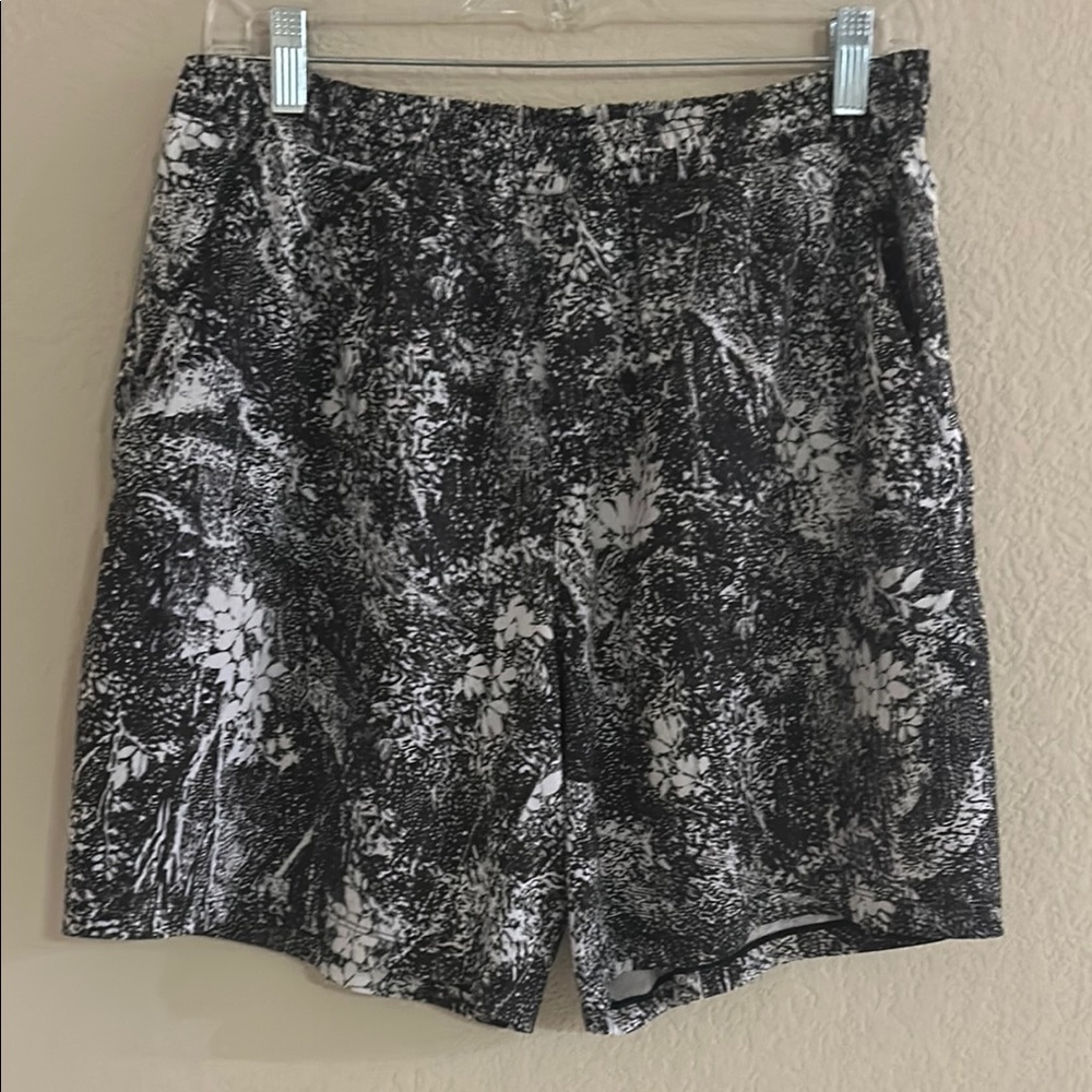 Lululemon Black and White Patterned Men's Shorts size L